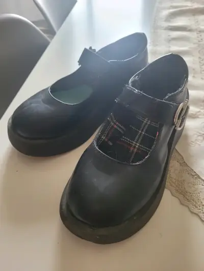 Zapatos escolares negros con hebilla - miniatura 1