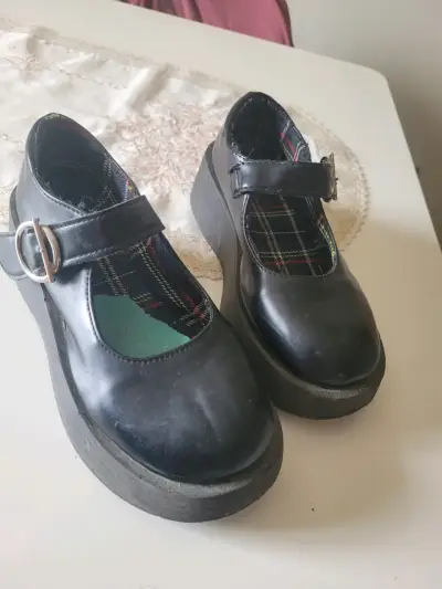 Zapatos escolares negros con hebilla - miniatura 2