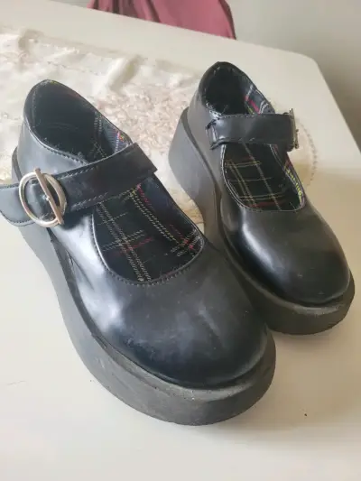 Zapatos escolares negros con hebilla - miniatura 3