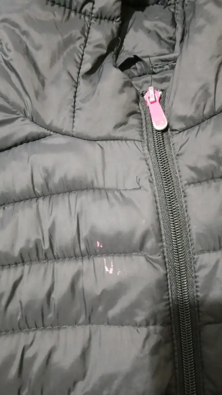 Parka negra ultra liviana con capucha - 2