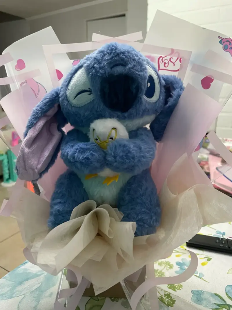 Peluche Stitch con diseño de regalo