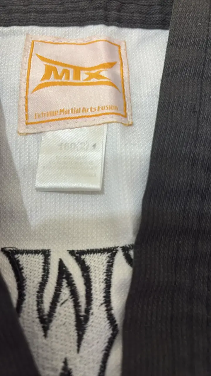 Dobok de taekwondo MIX con cuello negro - 2