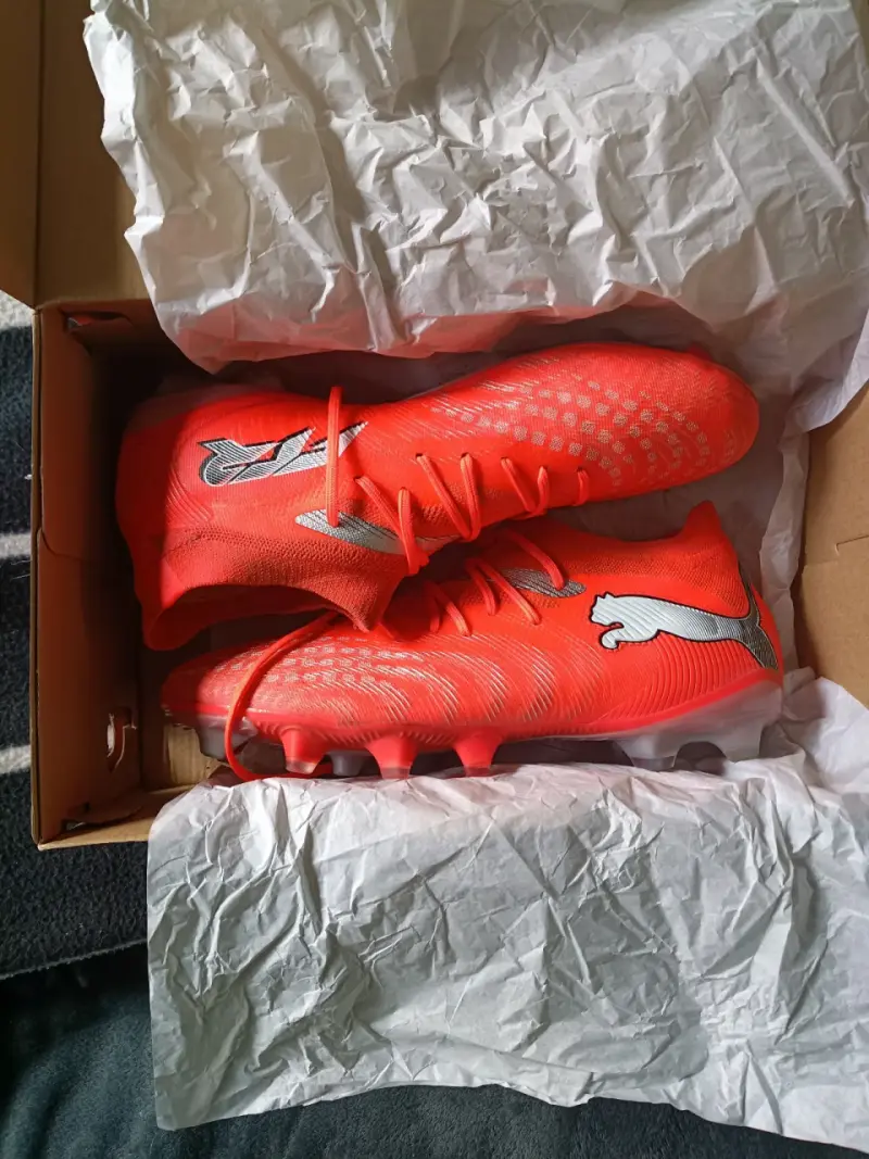 Botines de fútbol Puma rojos nuevos - 1