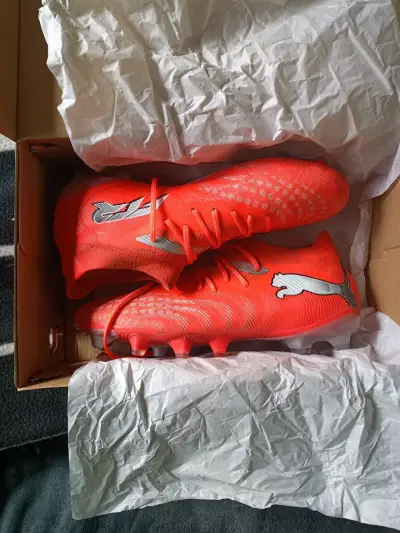 Botines de fútbol Puma rojos nuevos - miniatura 1