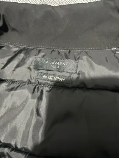 Chaqueta negra acolchada para hombre - miniatura 3