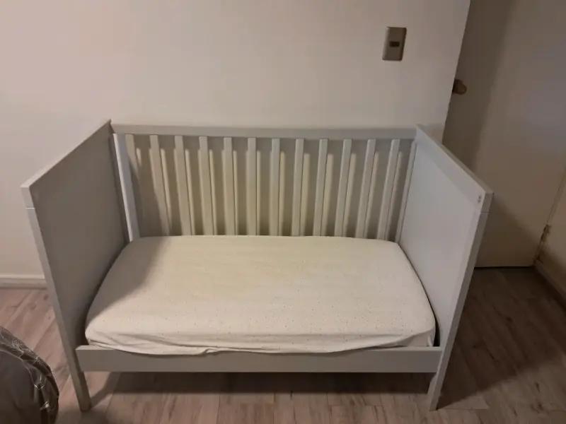 Cuna gris Ikea - 1