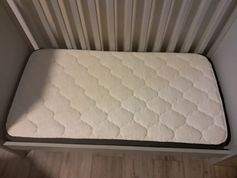 Cuna gris Ikea - 2