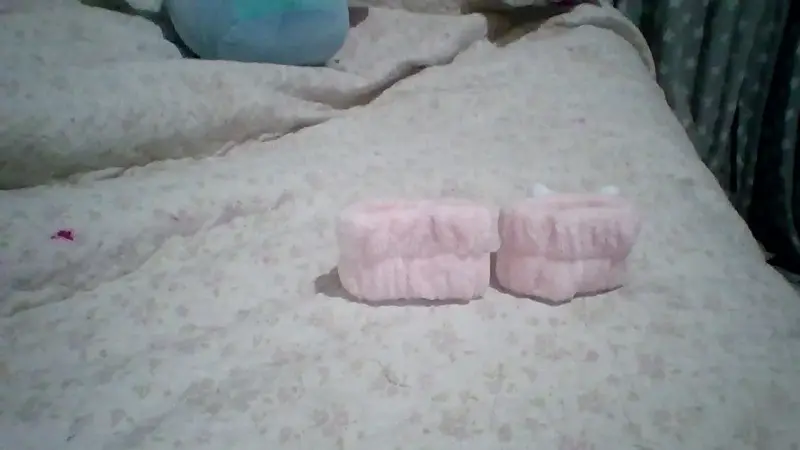 muñequeras rosadas de felpa - 1