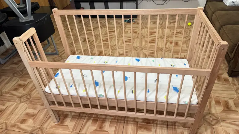 Cuna de madera LuBabys con colchón - 3