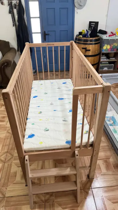 Cuna de madera LuBabys con colchón - miniatura 5