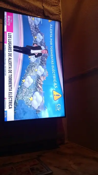 Televisor LED de pantalla plana grande - miniatura 2