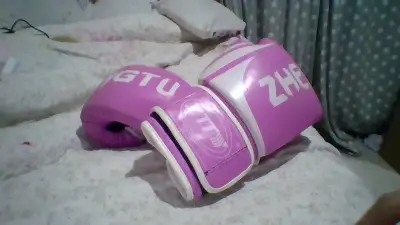 Guantes de boxeo rosas Zheyu - miniatura 1