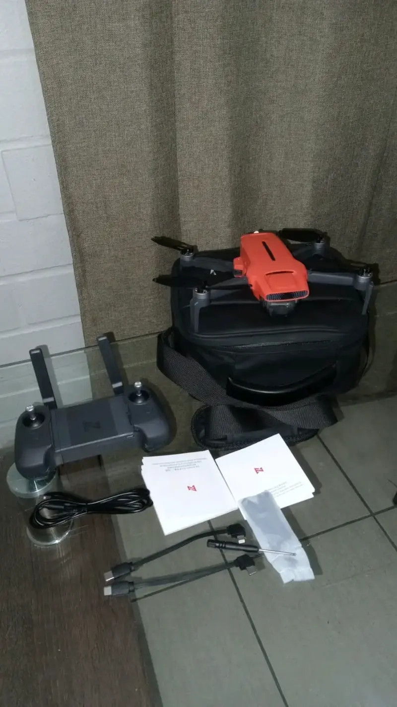 Drone FIMI X8 MI I con control remoto y accesorios - 1
