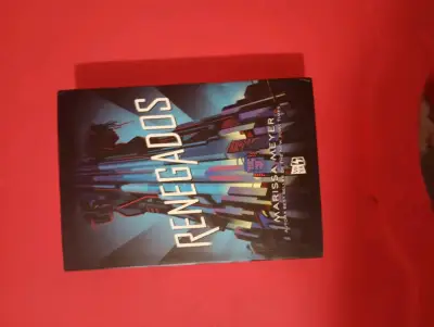 Libro 'Renegados' de Marissa Meyer - miniatura 1