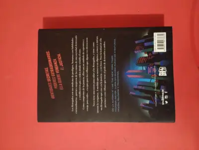 Libro 'Renegados' de Marissa Meyer - miniatura 2