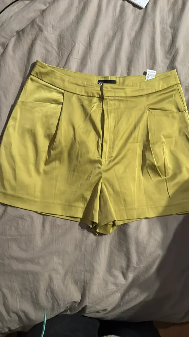 Shorts amarillos de mujer Zara talla L - 1