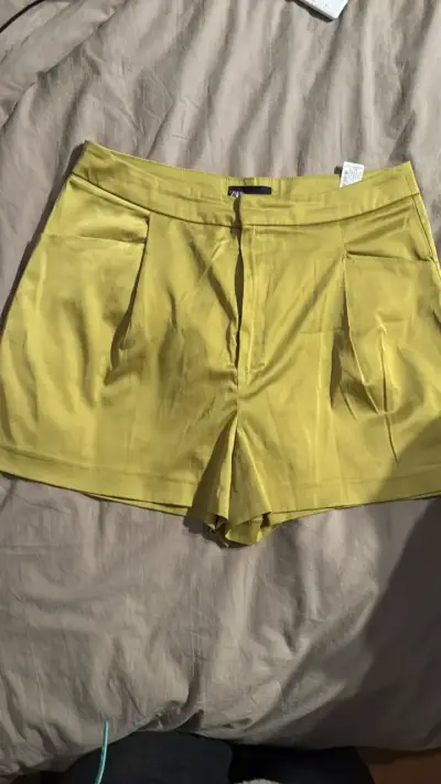 Shorts amarillos de mujer Zara talla L - miniatura 1