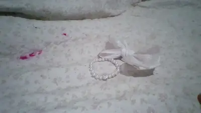 Set de accesorios para el cabello blanco - miniatura 1