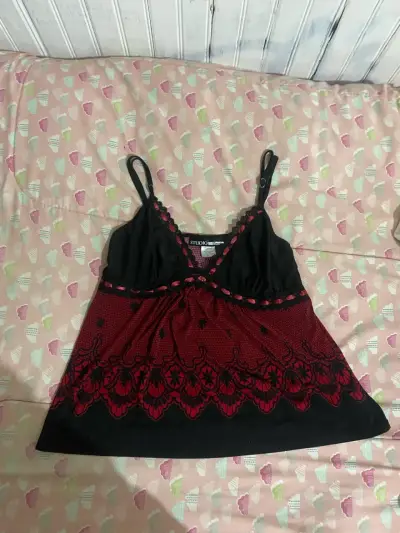 Camisón negro y rojo con encaje Studio - miniatura 1