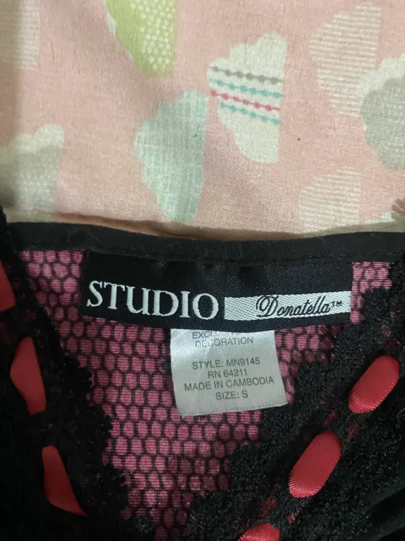 Camisón negro y rojo con encaje Studio - 2