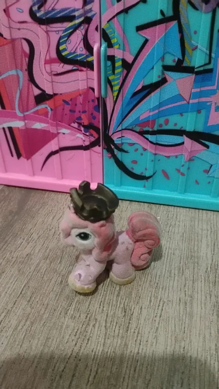 Figura de pony con corona - 2