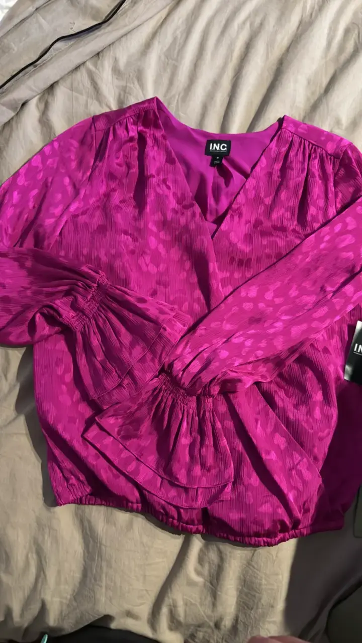 Blusa fucsia con estampado de leopardo - 2