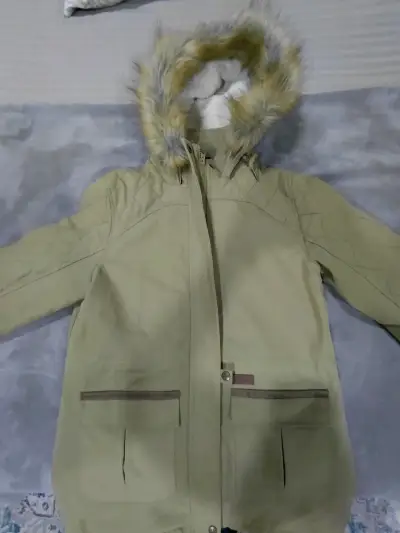 Parka verde con capucha de piel sintética - miniatura 1