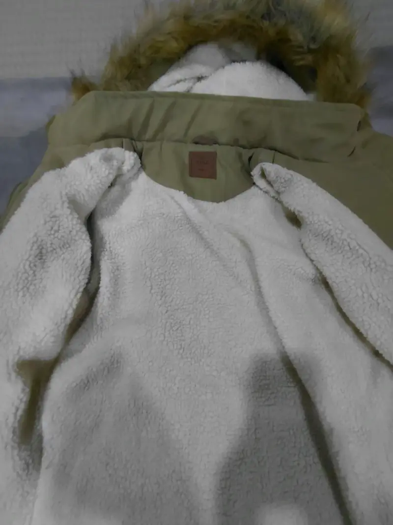 Parka verde con capucha de piel sintética - 2