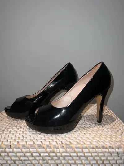 Tacones negros de charol con plataforma - miniatura 5