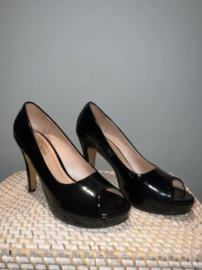 Tacones negros de charol con plataforma - 6