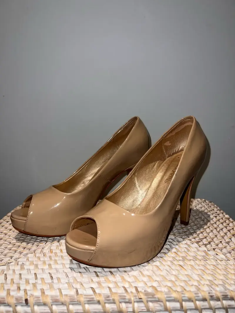 Zapatos de tacón alto beige elegantes - 3