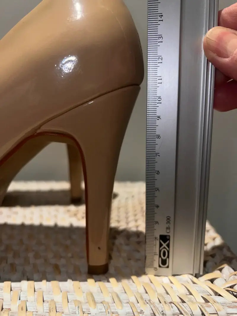Zapatos de tacón alto beige elegantes - 4