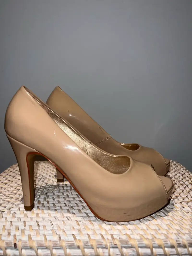 Zapatos de tacón alto beige elegantes - 6