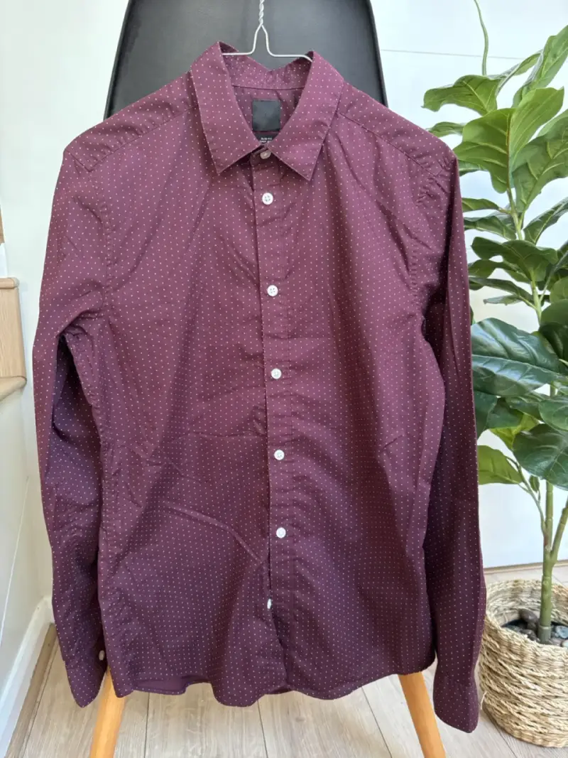 Camisa de hombre burdeos con puntos - 1