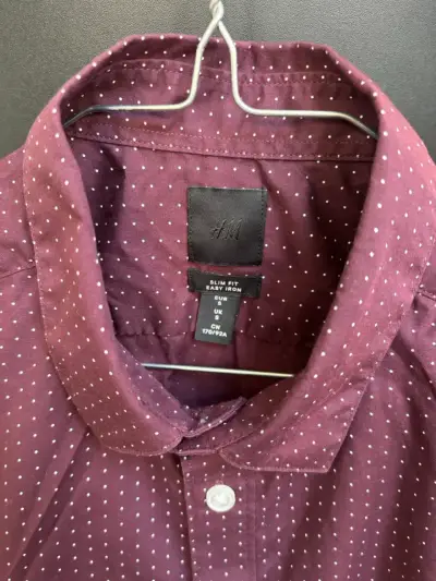 Camisa de hombre burdeos con puntos - miniatura 2