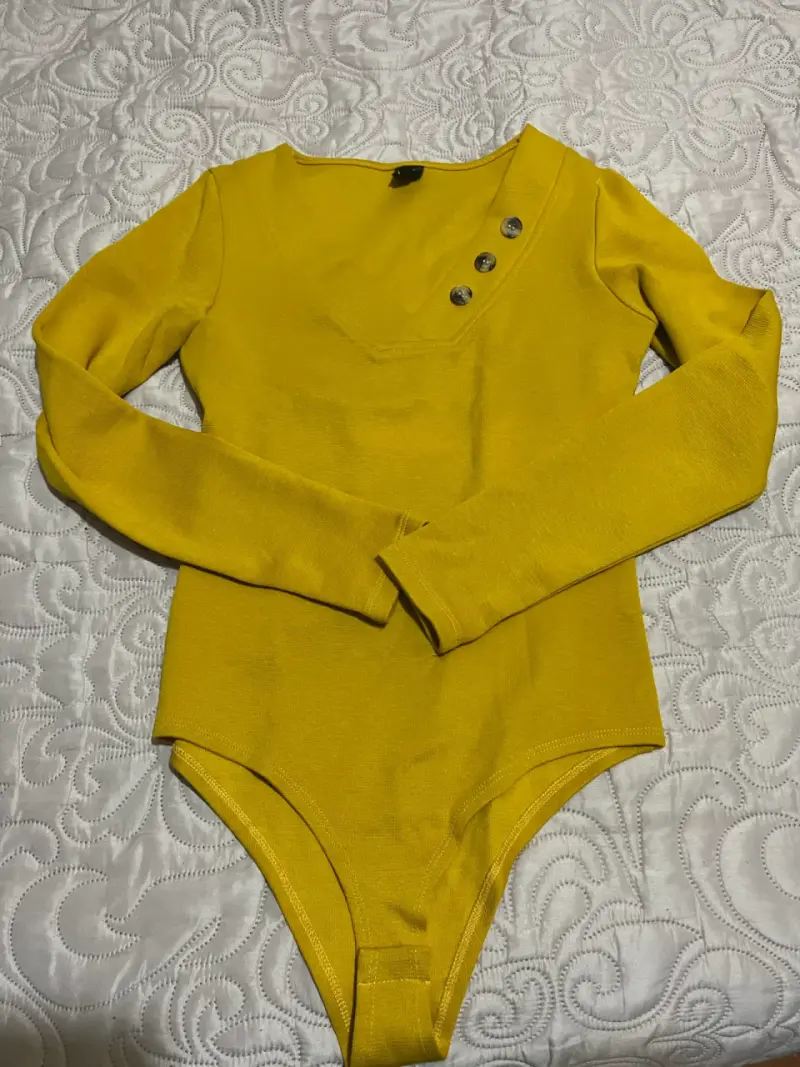 Body amarillo con botones - 2