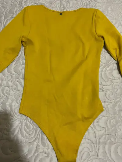 Body amarillo con botones - miniatura 3