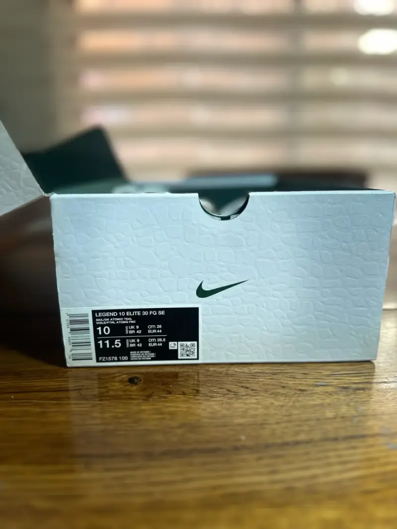 Botines de fútbol Nike blancos con logo verde - 3