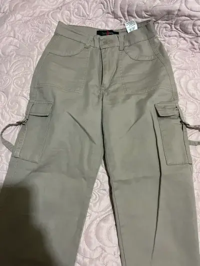 Pantalones cargo beige cargo para mujer - miniatura 1