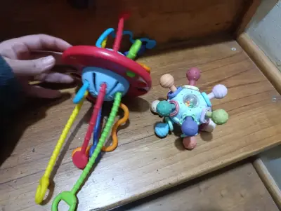 Juguetes de estimulación sensorial para bebés - miniatura 1