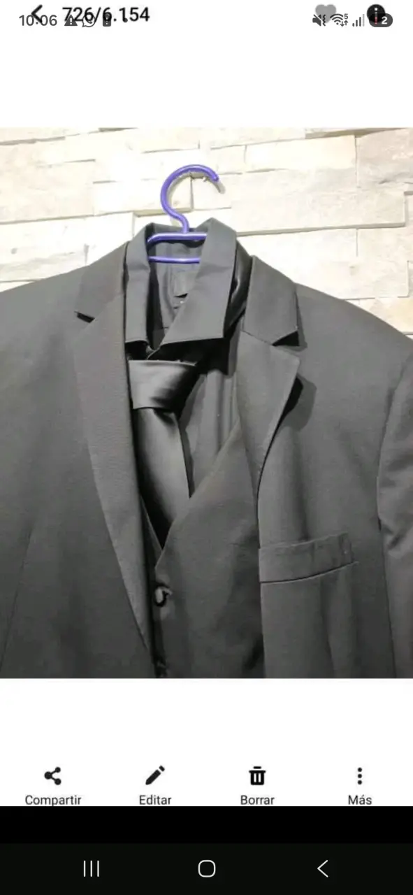 Traje formal negro con corbata - 1