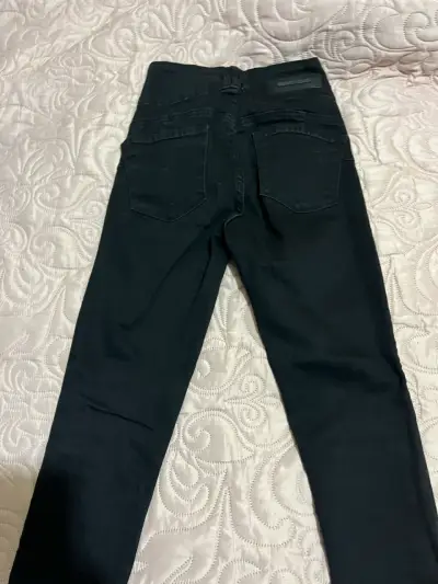 Pantalones negros de mujer con cierre - miniatura 3