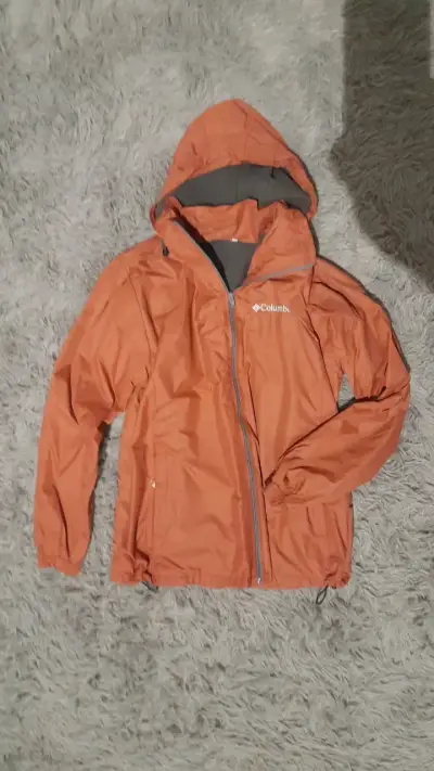 Chaqueta impermeable Columbia naranja con capucha - miniatura 1