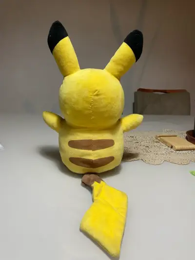 Peluche Pikachu grande 33 cm – Pokémon - miniatura 2