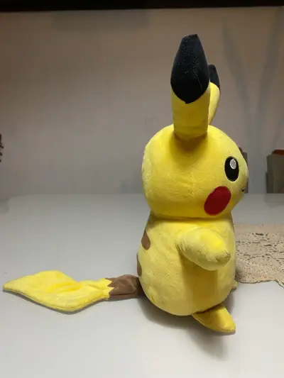 Peluche Pikachu grande 33 cm – Pokémon - miniatura 3