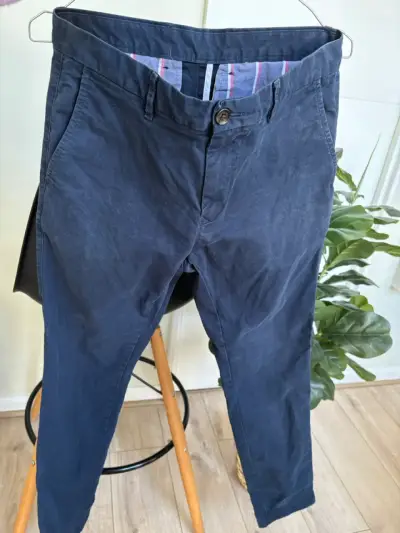 Pantalones chinos azul marino para hombre - miniatura 1