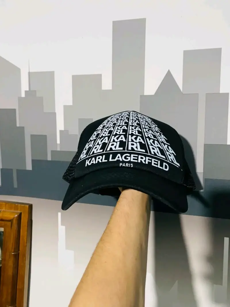 Gorra negra Karl Lagerfeld con malla - 2