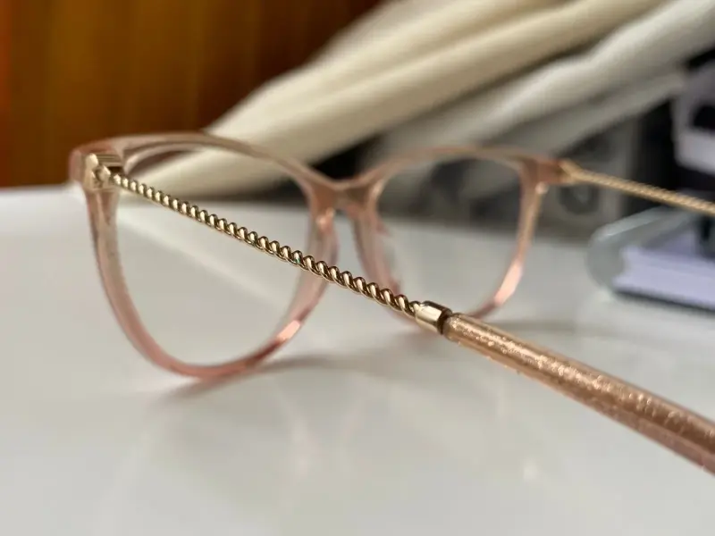 Lentes ópticos Tous rosados de diseño elegante - 3