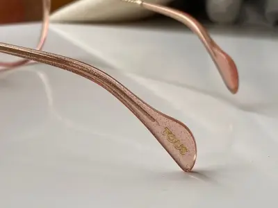Lentes ópticos Tous rosados de diseño elegante - miniatura 4