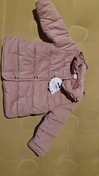 Chaqueta acolchada rosada para niña - miniatura 1